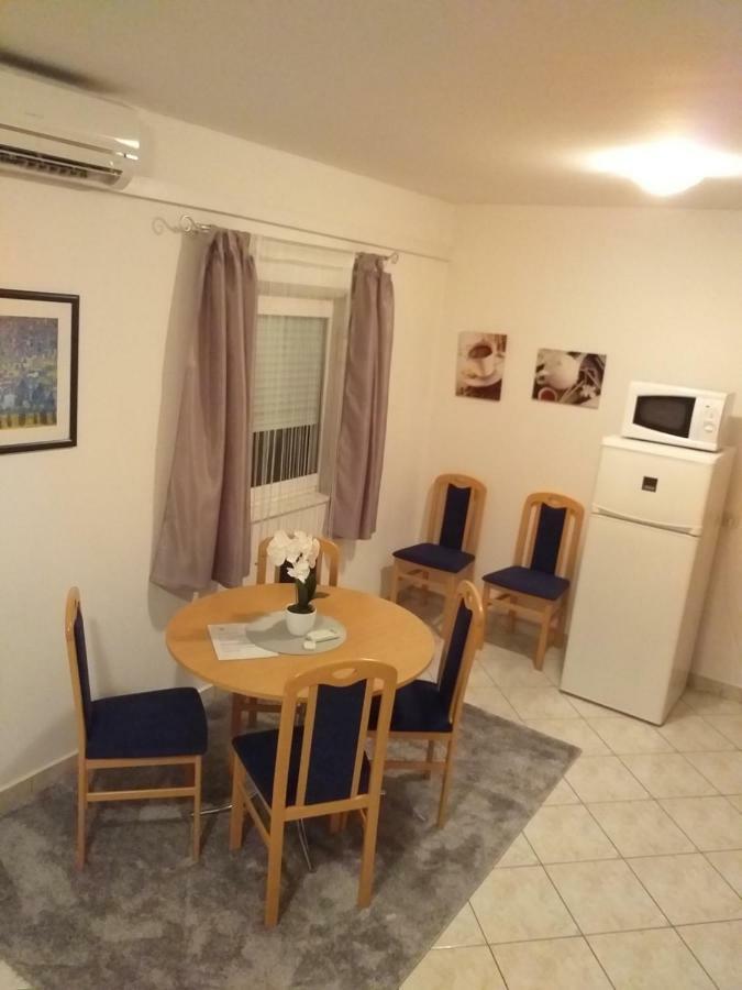 Apartments Vila Ana Vir Luaran gambar