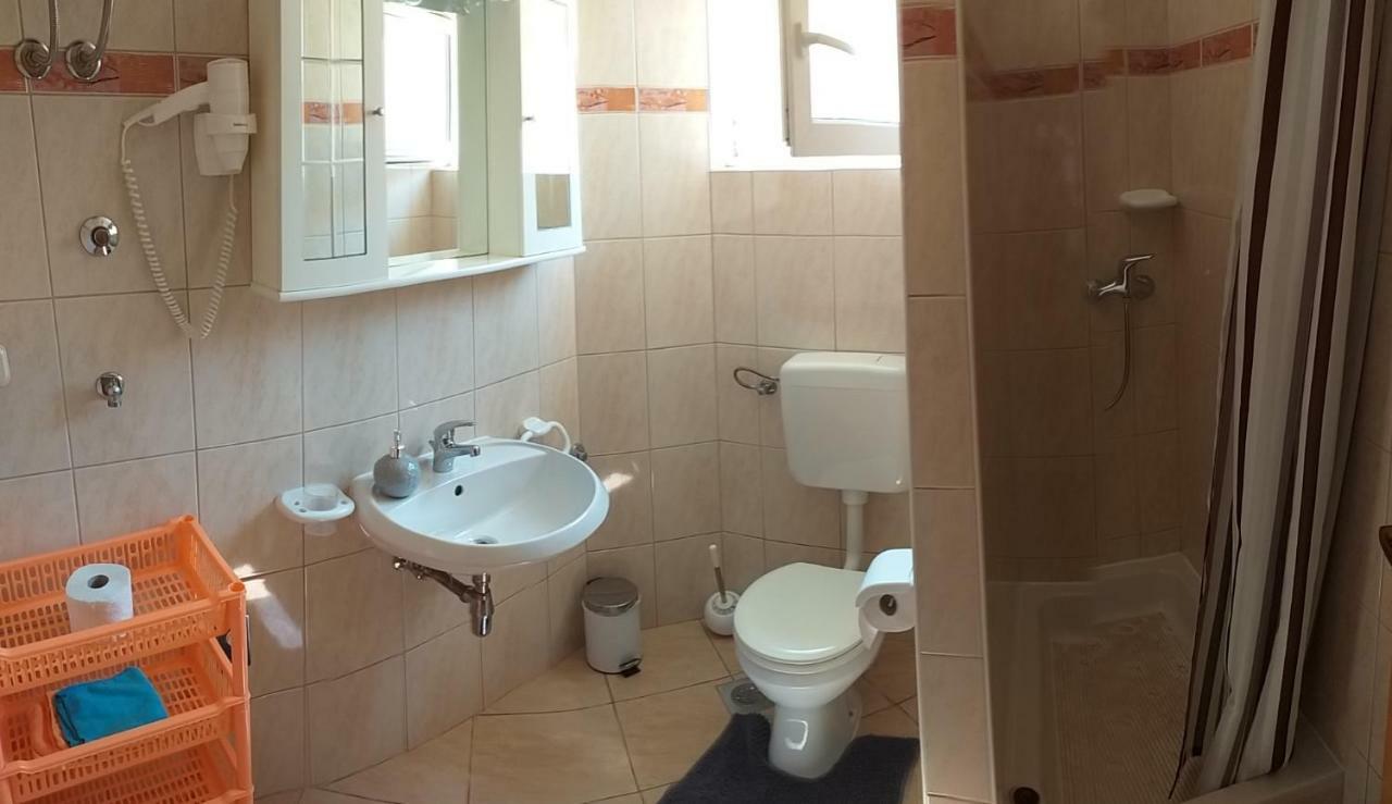 Apartments Vila Ana Vir Luaran gambar