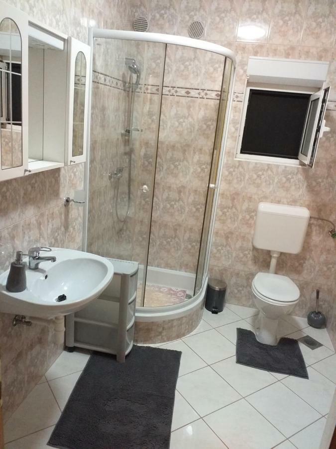 Apartments Vila Ana Vir Luaran gambar